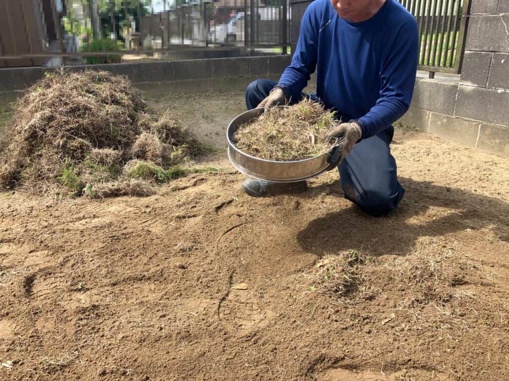 施工中　芝生除去